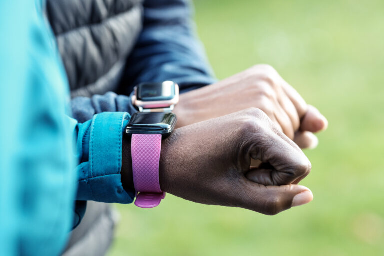 7 Wearable Tech di Lusso: Quando Tecnologia Diventa Fashion Statement 7 Wearable Tech di Lusso: Quando Tecnologia Diventa Fashion Statement