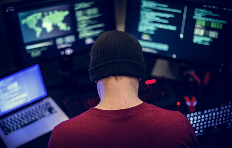 Proteggi i Tuoi Dati: 5 Comportamenti che Ti Rendono Vulnerabile agli Hacker