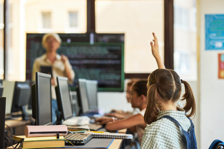 Potenziare l’Apprendimento Scolastico: Guida Pratica all’Integrazione Digitale Potenziare l'Apprendimento Scolastico: Guida Pratica all'Integrazione Digitale